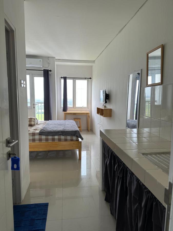 Apartment Grand Sentraland Karawang Manage By Laguna Room Екстер'єр фото